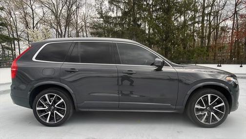2021 Volvo XC90 T6 Momentum