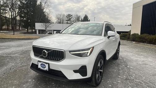 2025 Volvo XC40 B5 Core Bright Theme