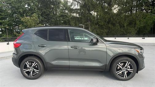 2026 Volvo XC40 B5 Core