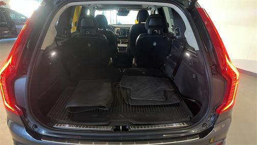 2021 Volvo XC90 T6 Momentum