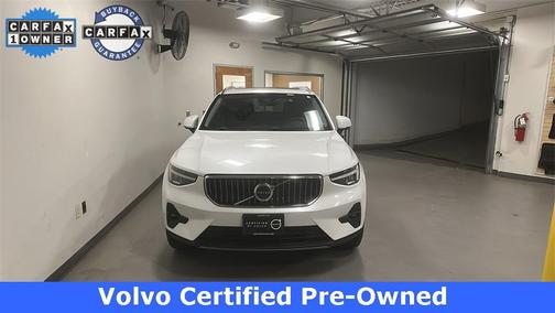 2025 Volvo XC40 B5 Plus Bright Theme