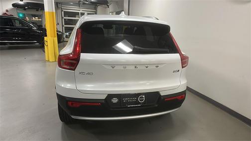 2025 Volvo XC40 B5 Plus Bright Theme