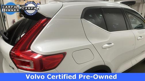 2025 Volvo XC40 B5 Plus Bright Theme