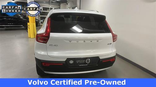 2025 Volvo XC40 B5 Plus Bright Theme