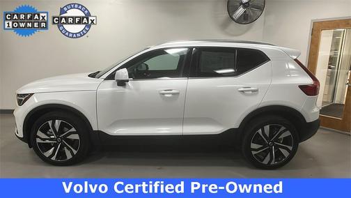 2025 Volvo XC40 B5 Plus Bright Theme