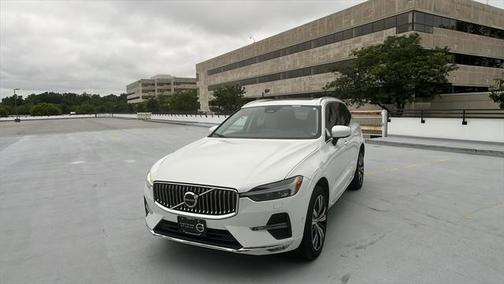 2023 Volvo XC60 B5 Plus Bright Theme