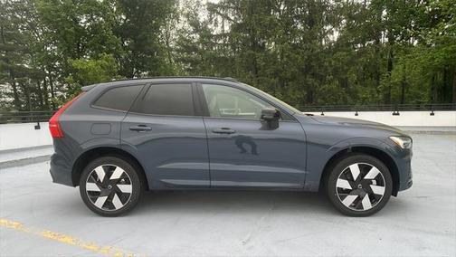 2025 Volvo XC60 Plug-In Hybrid T8 Plus