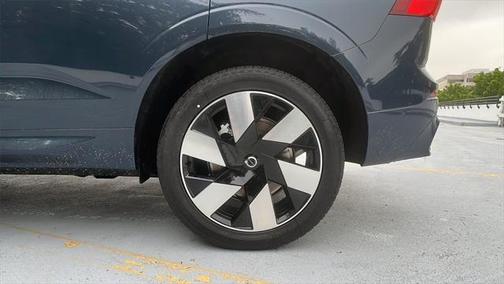 2025 Volvo XC60 Plug-In Hybrid T8 Plus