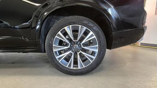 2022 Volvo XC90 T6 Momentum