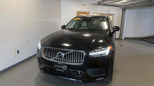 2022 Volvo XC90 T6 Momentum