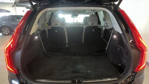 2022 Volvo XC90 T6 Momentum