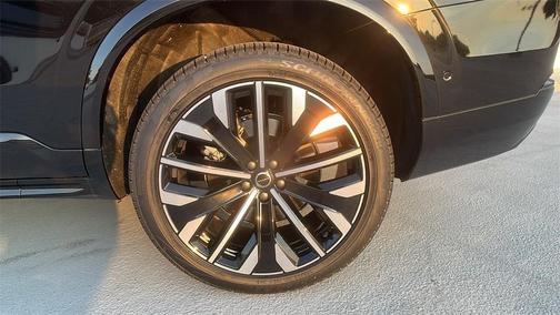 2026 Volvo XC90 Ultra Dark Theme, B6 AWD Gas (mild hybrid), Gasoline, 7 Seats