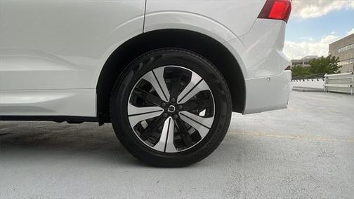 2023 Volvo XC60 Recharge Plug-In Hybrid T8 Plus Dark Theme