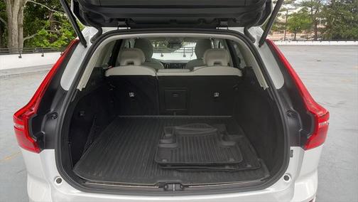2023 Volvo XC60 Recharge Plug-In Hybrid T8 Plus Dark Theme
