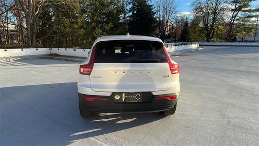 2025 Volvo XC40 B5 Plus Dark Theme