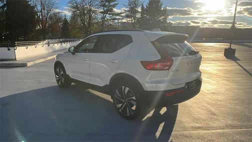 2025 Volvo XC40 B5 Plus Dark Theme