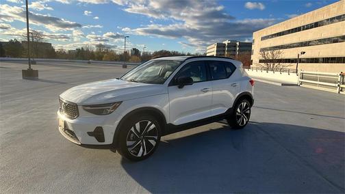 2025 Volvo XC40 B5 Plus Dark Theme