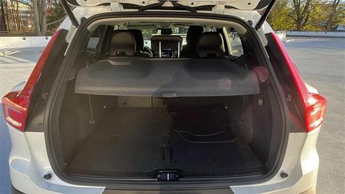 2025 Volvo XC40 B5 Plus Dark Theme