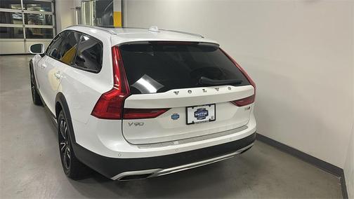 2019 Volvo V90 Cross Country T5