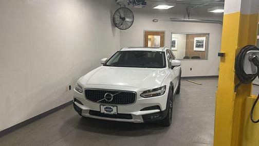 2019 Volvo V90 Cross Country T5
