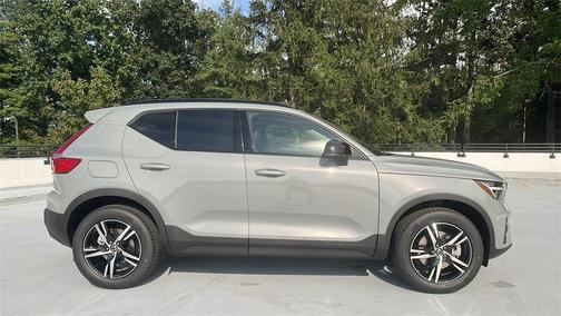 2026 Volvo XC40 B5 Core