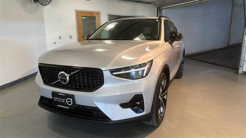 2025 Volvo XC40 B5 Plus Dark Theme