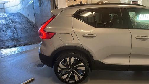 2025 Volvo XC40 B5 Plus Dark Theme