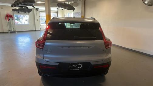 2025 Volvo XC40 B5 Plus Dark Theme