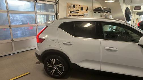 2025 Volvo XC40 B5 Core Bright Theme
