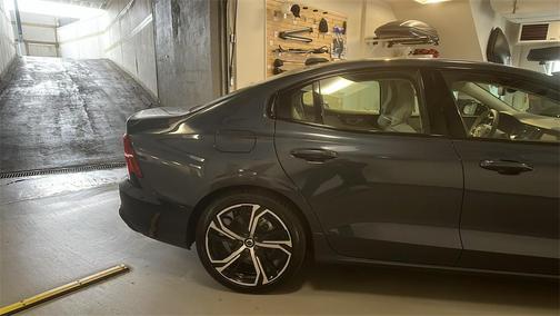 2024 Volvo S60 B5 Plus Dark Theme