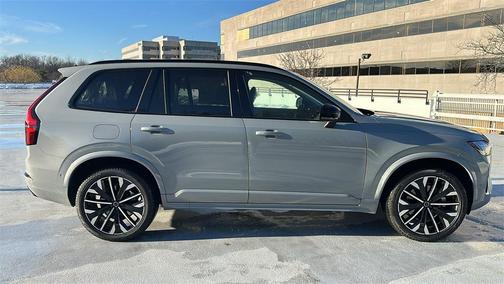 2026 Volvo XC90 B6 Ultra Dark Theme 7-Seater