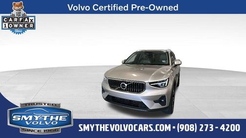 Bright Dusk Metallic 2023 Volvo XC40 B5 Plus Bright Theme