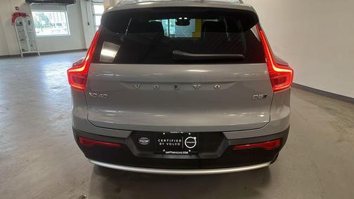 2025 Volvo XC40 B5 Core Bright Theme
