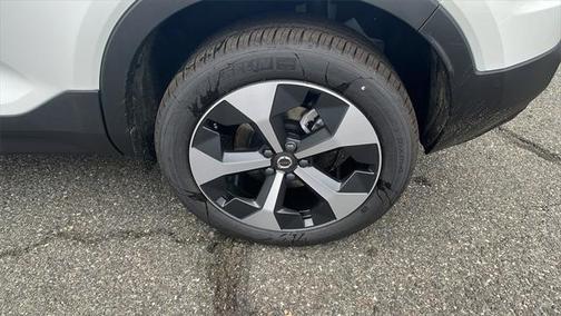 2025 Volvo XC40 B5 Plus Dark Theme