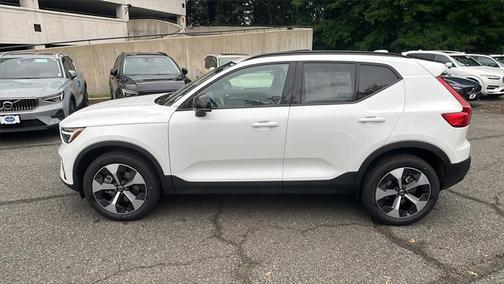 2025 Volvo XC40 B5 Plus Dark Theme