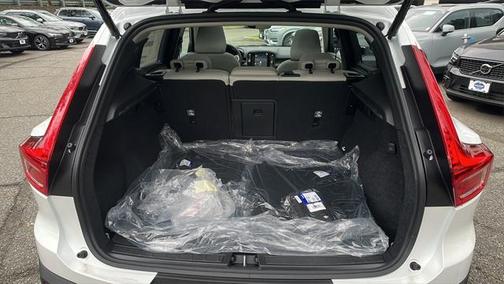 2025 Volvo XC40 B5 Plus Dark Theme