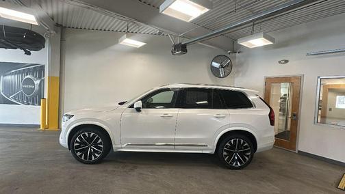 2025 Volvo XC90 B6 Plus 7-Seater