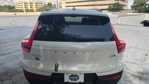 2025 Volvo XC40 B5 Plus Dark Theme