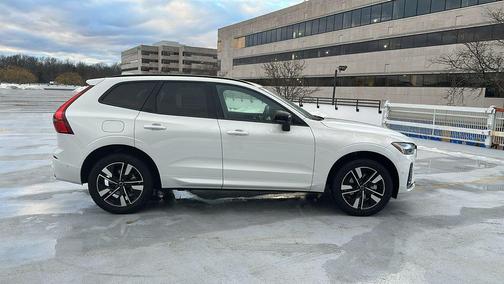 2026 Volvo XC60 B5 Plus
