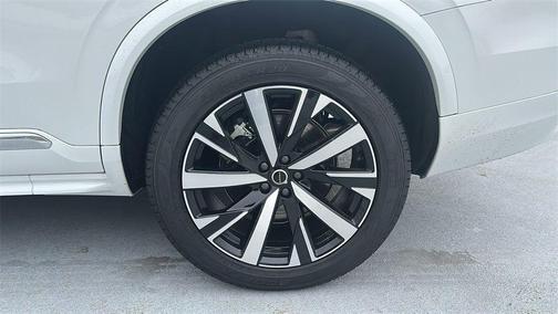 Crystal White Pearl 2026 Volvo XC90 Core, B5 AWD Gas (mild hybrid), Gasoline, Bright, 7 Seats