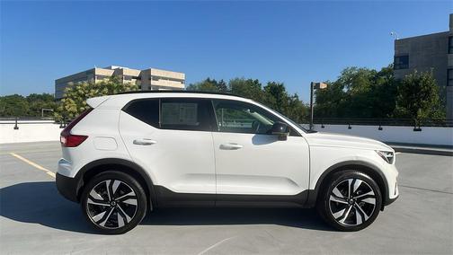 2025 Volvo XC40 B5 Plus Dark Theme