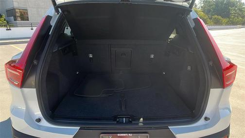 2025 Volvo XC40 B5 Plus Dark Theme