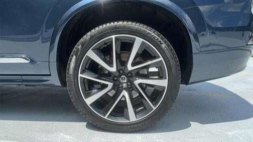 2023 Volvo XC90 B5 Plus