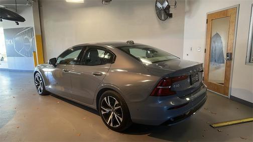 2023 Volvo S60 B5 Plus Dark Theme