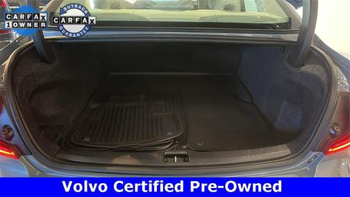 2023 Volvo S60 B5 Plus Dark Theme