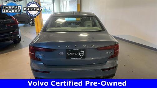 2023 Volvo S60 B5 Plus Dark Theme