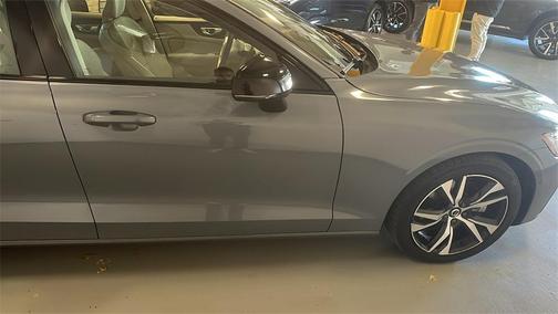 2023 Volvo S60 B5 Plus Dark Theme