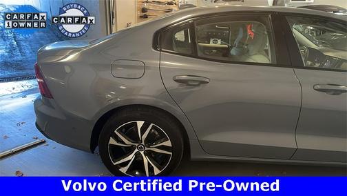 2023 Volvo S60 B5 Plus Dark Theme