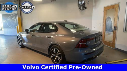 2023 Volvo S60 B5 Plus Dark Theme