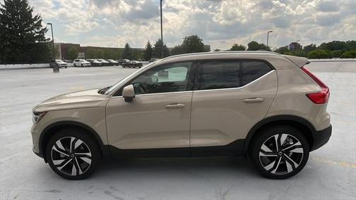2025 Volvo XC40 Ultra Bright Theme